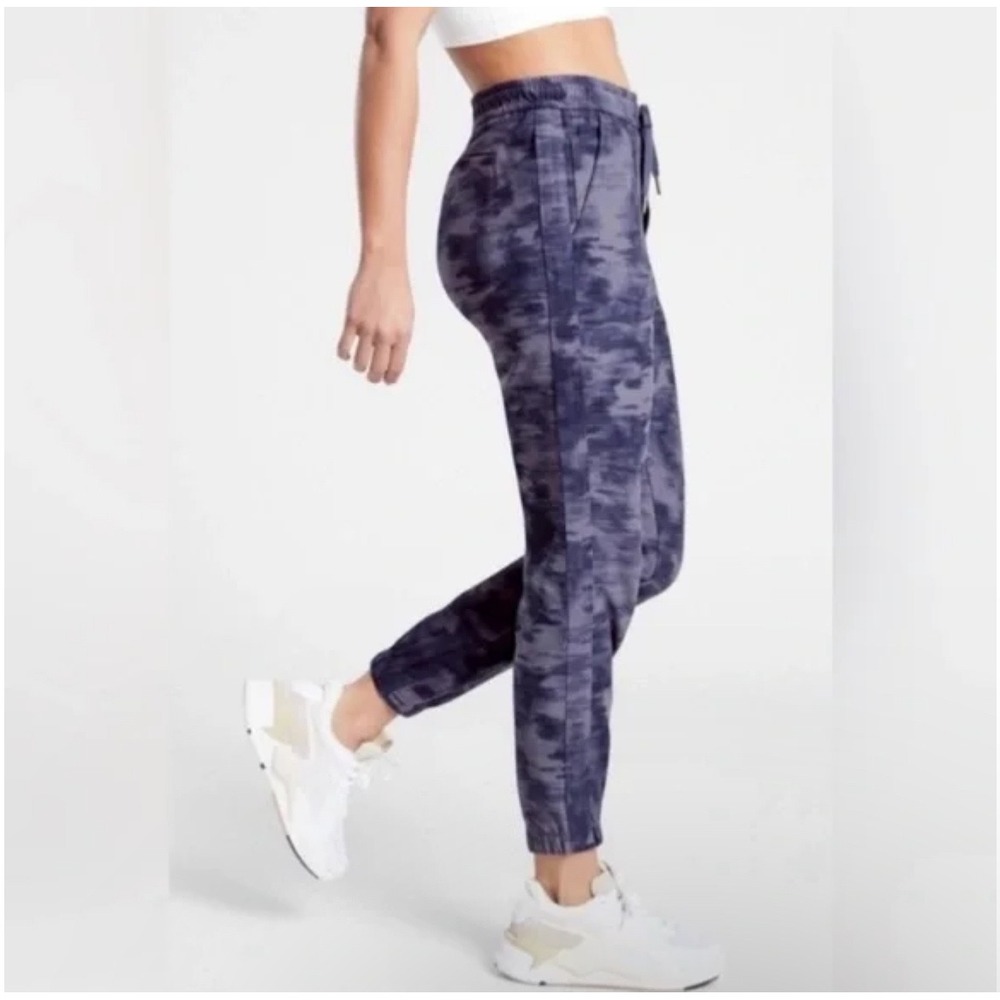 Athleta Farallon‎ Printed Jogger Inversion Medieval Violet Camo  0 RN 54023